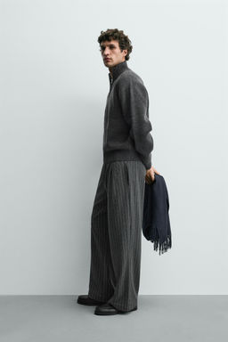 PINSTRIPED PLEATED TROUSERS - Zara фото 4