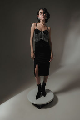 Платье с цепочками