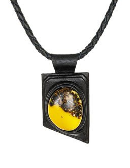 Колье из кожи Амазонка с медовым янтарём