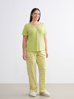 B?y?k Beden V Yaka ?i?ekli Kad?n Pijama Tak?m?