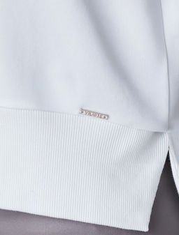 D49.137 Джемпер женский белый_листья