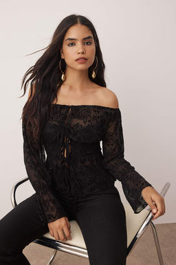 Siyah Cicekli Astars?z Carmen Yaka Baglamal? Tul Party Bluz TPRAW26BZ00014