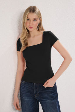 Siyah Kare Yaka Fitted/Vucuda Oturan Orme Bluz TWOSS25BZ00378
