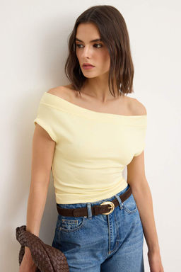 Sar? Fitted/Vucuda Oturan Carmen Yaka Kolsuz Esnek Orme Bluz TWOSS26BZ00788