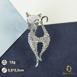 Брошь Кошка изящная с бантом, цвет белый в серебре