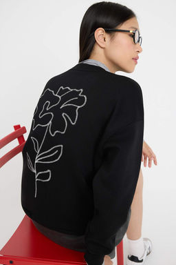 Teen Siyah Oversize/Genis Kal?p Dik Yaka On ve S?rt Cicek Nak?sl? Orme Sweatshirt TWOAW26SW00054