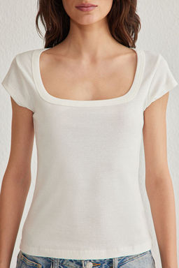 Trendyolmilla Ekru Kare Yaka Fitted/Vucuda Oturan Orme Bluz TWOSS25BZ00020 фото 3