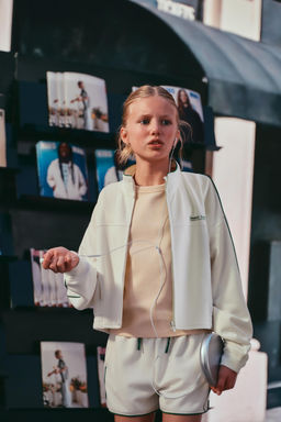 BERMUDA RIB VIVOS CONTRASTE / Crudo claro