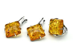 Кольцо Серьги с янтарем имитация размер 18