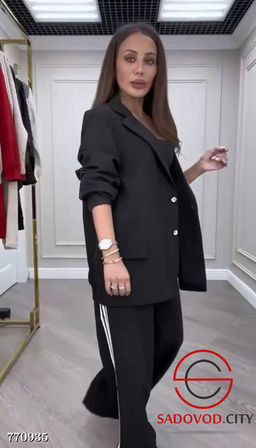 Брючный костюм двойка в стиле спорт-шик