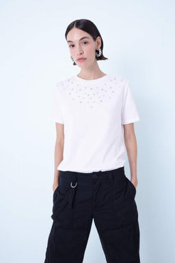 Женская повседневная футболка с короткими рукавами и круглым вырезом, украшенная камнями, стандартного кроя