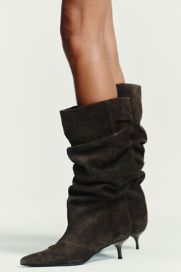 SPLIT SUEDE KITTEN HEEL BOOTS - Zara фото 9