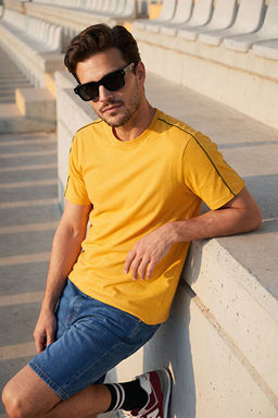 Sar_ D___k Omuz Regular Kal_p Ye_il _erit Detayl_ %100 Pamuk T-Shirt TMNSS26TS00078
