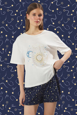 Trendyolmilla Ekru %100 Pamuklu Galaksi Desenli Sortlu Orme Pijama Tak?m? THMSS25PT00359