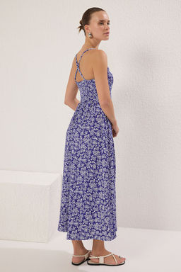 Mavi Cicek Bask?l? Ask?l? V Yaka Buzgulu Etegi Volanl? Fitilli Esnek Maxi Orme Elbise TWOSS25EL00239 - Trendyolmilla фото 8