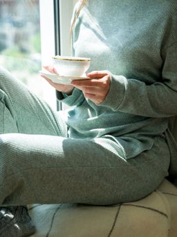 Пуловер трикотажный зеленый с манжетами - Odis фото 13