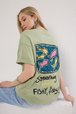 TRENDYOLMILLA Beyaz %100 Pamuk Bask?l? Oversize/Genis Kal?p Bisiklet Yaka Orme T-Shirt TWOSS23TS00329