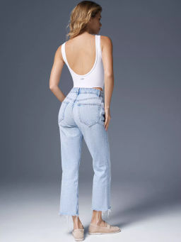 Боди с фигурным вырезом по переду