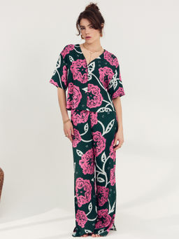 Комплект женский (жакет, брюки) зеленый с цветами