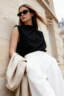 Trendyolmilla Ekru Buzgu Detayl? Bisiklet Yaka Kolsuz Dokuma Bluz TWOSS24BZ00343 фото 19