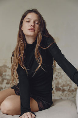 CAMISETA LISA CON LYOCELL / Negro