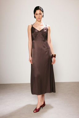 Trendyol Studio Kahverengi Saten Maxi Dokuma Elbise TWOSS26EL00386