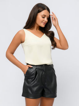 УЦЕНКА. Топ ванильного цвета с V-образным вырезом