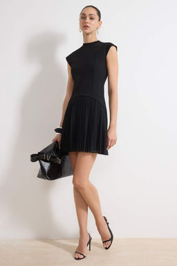 Siyah Duz Skater Bisiklet Yaka Dusuk Kol Kolsuz Mini Interlok Astarl? Orme Elbise TWOSS26EL00147