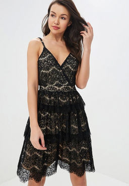 Платье с кружевом