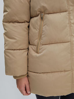 Kap??onlu Kad?n ?i?me Mont