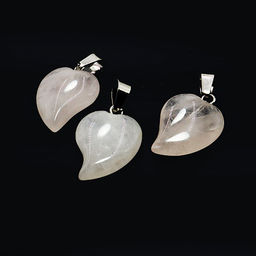 Подвеска Листочек из камня Розовый кварц оберег на счастье на любовном фронте 3см