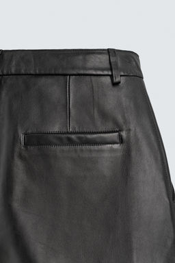 BERMUDA RELAXED FIT PIEL PLIEGUES / Negro - Zara фото 10