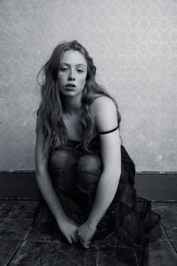 VOLUMINOUS TULLE SKIRT