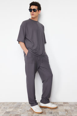 TRENDYOL MAN Antrasit Oversize/Genis Kesim Dokulu Genis Paca Etiketli Esofman Alt? TMNSS24EA00005 - Trendyolmilla фото 3