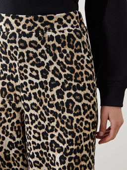 Standart Fit Leopar Desenli Kad?n Pantolon