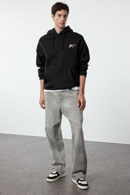 TRENDYOL MAN Siyah Oversize/Genis Kesim Aslan Nak?sl? Ici Polarl? Kapusonlu Sweatshirt TMNAW25SW00165
