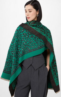 в составе ШЕРСТЬ и КАШЕМИР Большой, мягкий, теплый однотонный двусторонний палантин.