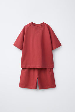 CONJUNTO CAMISETA Y BERMUDA / Rojo medio