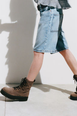 BOTA CORDONES PIEL / Gris