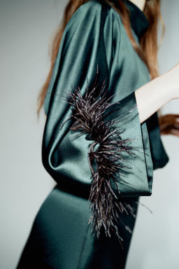 SHORT SATIN FEATHER DRESS - Zara фото 3