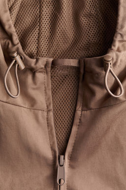 Chaqueta cortavientos con capucha - H&m фото 5