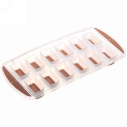 Цена за 3 шт. Форма для льда пластиковая с силиконом "Кубики"