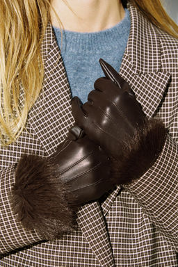 CONTRAST FAUX LEATHER GLOVES WITH FAUX FUR - Zara фото 3