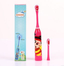 Детская электрическая зубная щетка с 2 насадками, 4-10 лет