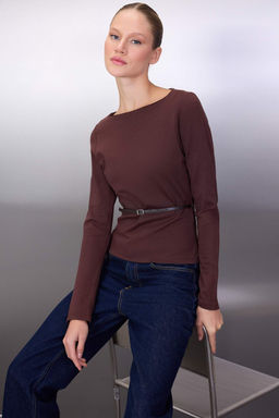 Kahverengi Kemer Detayl? Dik Yaka Uzun Kol Esnek Orme Bluz TWOAW26BZ00084