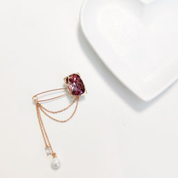 Брошь с кристаллами Swarovski