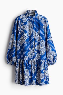 Vestido con cuello de volante