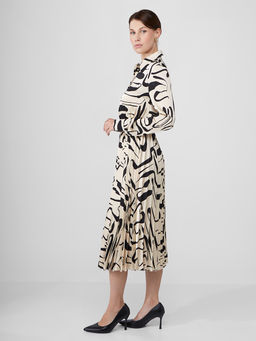 Платье из принтованной атласной ткани