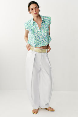 CAMISA HOMBRERAS ESTAMPADO FLORAL / Multicolor