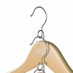 VAL 16614S5 Вешалка дерев., 44.5*23*1.2 см, набор 5 шт., c перекл., крючком д/экон. места, натур., шт - Valiant фото 2